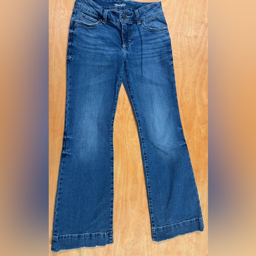 Wrangler women’s Cuffed Western Jeans 3